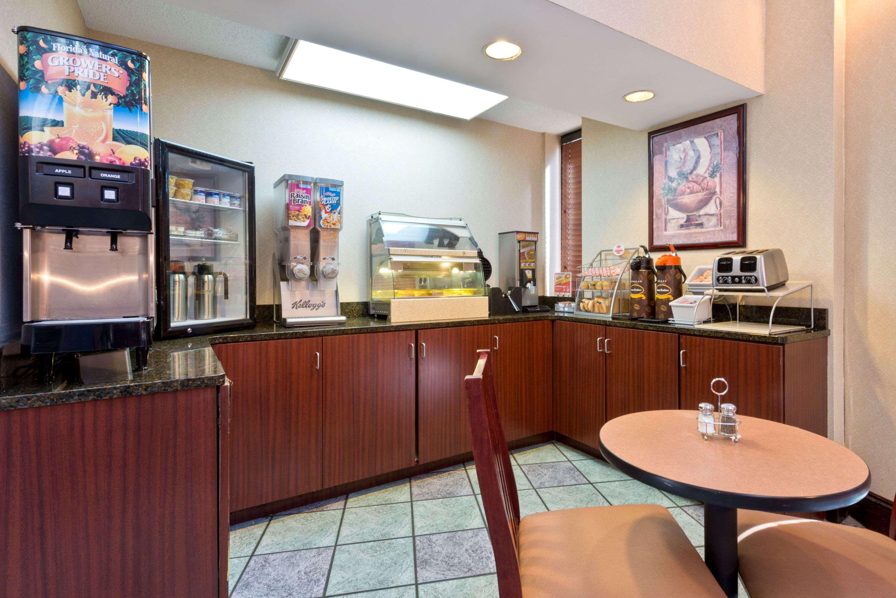 Super 8 By Wyndham Huntersville/Charlotte Area Exterior foto